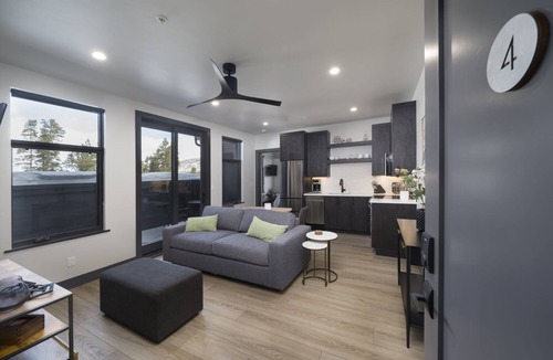 Breckenridge Condo | Park Ave Flat 4 | Luxury Condo & Minutes to Everything!