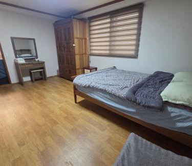 Suyeong-Gu Apartment | Park's Guesthouse B near Gwangalli beach in Busan
