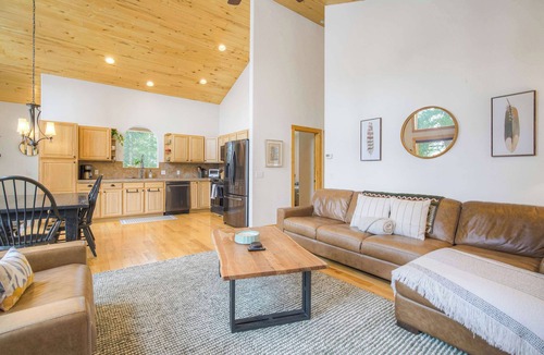 Valley of the Sun Ski Chalet | Parkhaus Pines