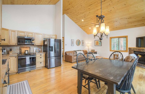 Valley of the Sun Ski Chalet | Parkhaus Pines