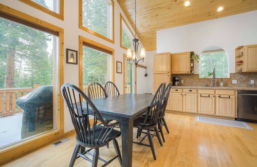 Valley of the Sun Ski Chalet | Parkhaus Pines