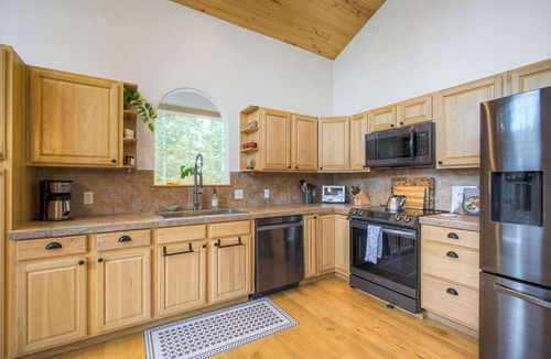 Valley of the Sun Ski Chalet | Parkhaus Pines