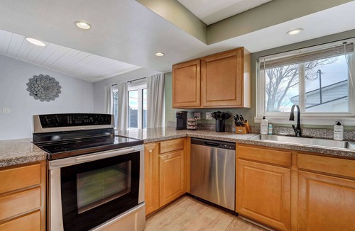 Monument House | Parkside Estate! House & Cottage w/2 Hot Tubs
