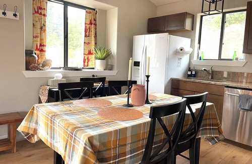 Bailey Cabin | Peaceful 2-bedroom Pet-Friendly cabin in adorable Bailey for a cozy getaway