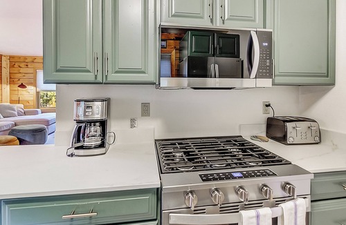 Granby Cabin | Peaceful 3-bedroom cabin 20 minutes to Winter Park Resort - hot tub, EV charger