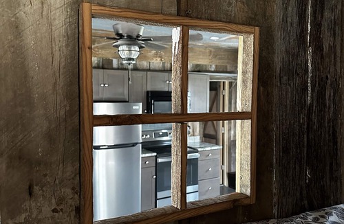 South Kansas City Bed & Breakfast | Peaceful bunkhouse getaway on quiet farm in KCMO