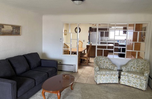 Alamosa House | Peaceful vintage farmhouse in charming Alamosa perfect for relaxing