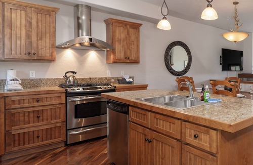 Bear Crossing House | Peaks, Pines & Hot Tub Soaks