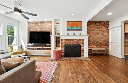 Downtown House | Pearl St Perfection – Rooftop Deck, Mountain Views, Trails & Downtown