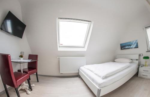 Nuertingen House | Pension Gino