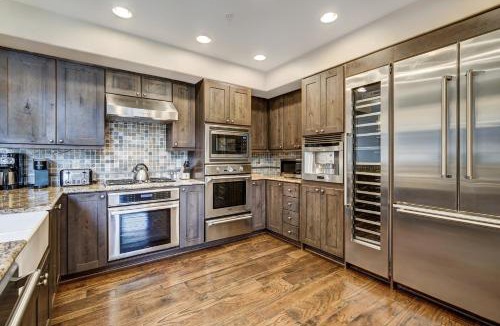 Peak 8 Apartment | Penthouse 4 Bedroom Condo at Base of Peak 8