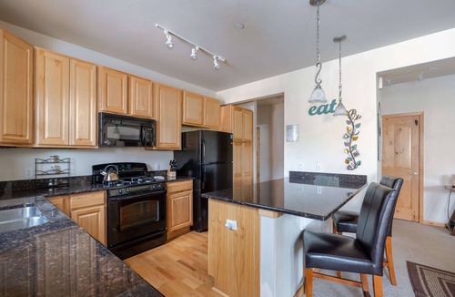 Winter Park Condo | ☑ Perfect Downtown Location | Close to Skiing & Park | Trailhead Lodges 822