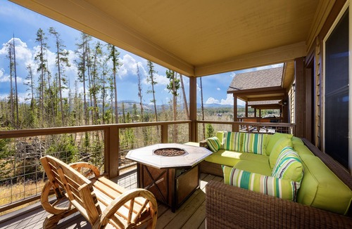 Rendezvous House | Perfect Family Getaway in Rendezvous. Free Shuttle. Hot Tub. Walk to Downtown WP