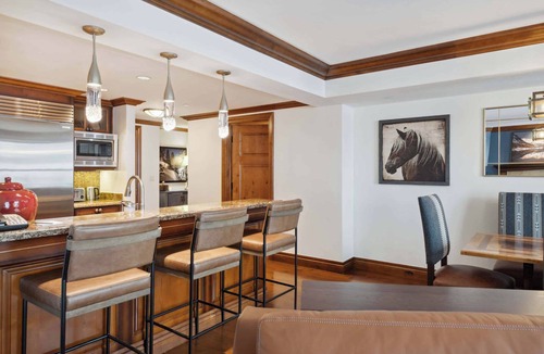 Highlands Townhomes Condo | Perfectly Located 2BR/2BA at Park Hyatt Beaver Creek - Ski In/Ski Out