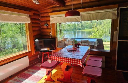 Jongunjoki Ski Chalet | Perinteinen mökki järven rannalla