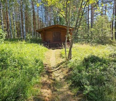 Jongunjoki Ski Chalet | Perinteinen mökki järven rannalla