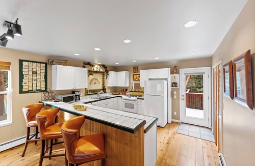 Valley of the Blue House | Pet-Friendly & 12-Min from Quandry Peak Trailhead with Dry Sauna!