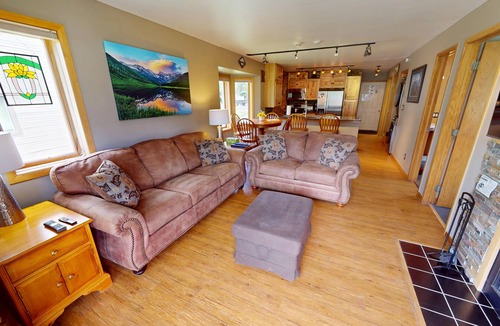 Mountain House Condo | Pet Friendly End Unit! On River Trail. Walk to Festivals, Dining, Activities