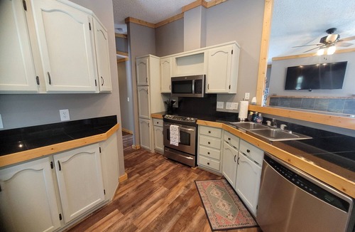 Valley of the Sun Cabin | Pet Friendly, Family Friendly, Single-Level Home w/Hot Tub - Absolute Relaxation