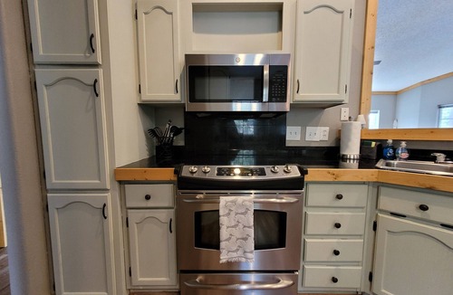 Valley of the Sun Cabin | Pet Friendly, Family Friendly, Single-Level Home w/Hot Tub - Absolute Relaxation