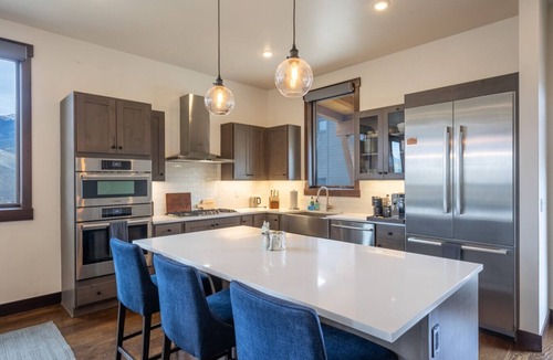 Silverthorne House | Pet-Friendly Luxury Home | Summit Sky Ranch | Resort Amenities