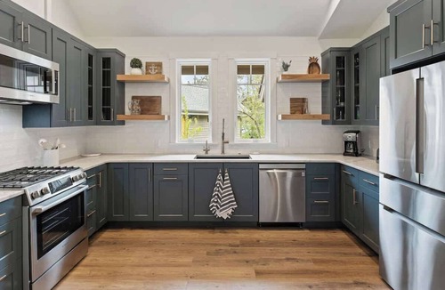 Dover Bay House | Pet Friendly Luxury Home w/Private Hot Tub