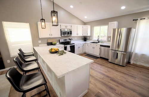 Northeast Colorado Springs House | Pet Friendly Mtn Getaway Ping Pong Table King Bed