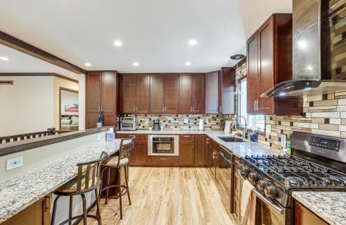 Aurora House | Pet-Friendly Retreat w/Fenced Yard in Aurora