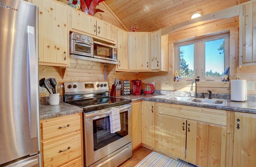 Bailey Cabin | Pet-Friendly Serene Cabin | Grill & Firepit