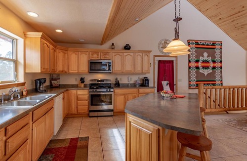 Twin Creek Village House | Pet Friendly TreeHaven Retreat