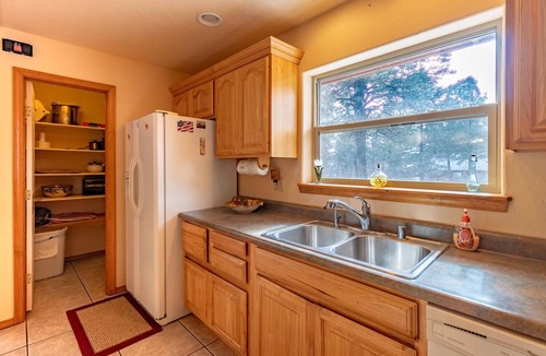 Twin Creek Village House | Pet Friendly TreeHaven Retreat