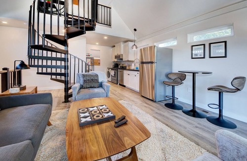 Central Colorado Springs House | Pikes Peak Getaway: 2 Homes w/3 Kitchens, 3 Living Rooms, 2 Hot Tubs