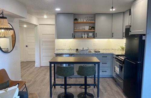 Richmond Hill Corridor House | Pikes View Guesthouse: Outdoor Adventure Retreatn 2 BEDRMS ~2 BATHS~ SLEEPS 5