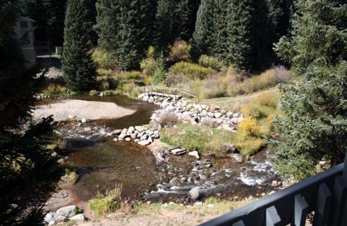 Warrior's Mark House | Pinecreek #I - 4 BR - Private Hot Tub - Close to Town - Shuttle to Slopes