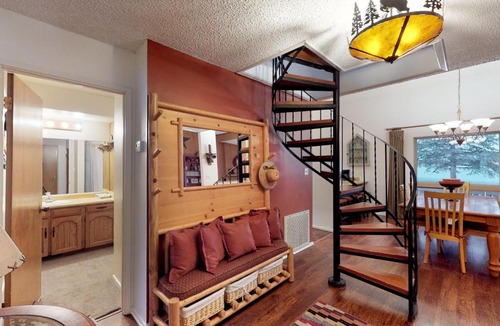 Pagosa Springs Hotel | Pines 3044