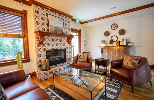 Five Points Hotel | Pinky's Palace - Curtis Park Club - RiNo