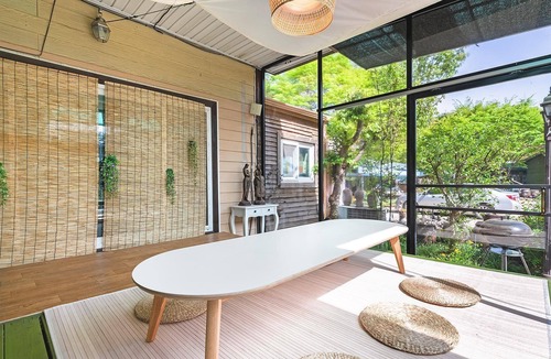 Sinbuk-myeon House | Pocheon Hi Mom Kids Spa Pension Black