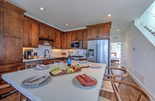 Rendezvous House | Pool Access & Mtn View! Luxe WP Cabin, Near Trails