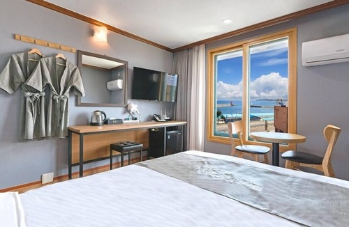 Sokcho Hotel | Port View