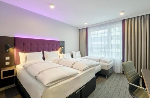 Stuttgart Hotel | Premier Inn Stuttgart Zuffenhausen