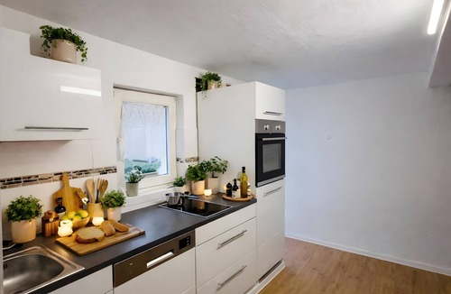 Schwieberdingen Apartment | Premium Apartment with Charm, Private Garden, Balcony, and Wi-Fi