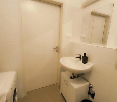 Erdberg Apartment | pretty apartment next to metro station