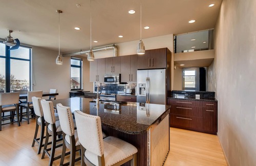 North Central Westminster House | Prime Location -Denver-Boulder - END UNIT w/Mountain View!!! Multiple decks!