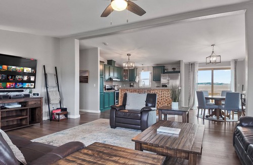 Fairplay House | Private 40-Acre Estate - Hot Tub Under the Milky Way - 40 Min to Breckenridge
