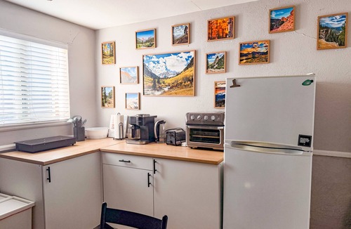 Broadmoor Apartment | Private Entrance, Quiet Neighborhood, 10 mins from downtown
