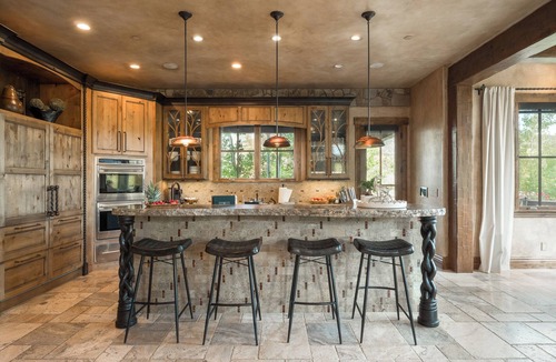 Silverthorne House | Private Estate 🏔️ 9,400 sq ft ✨ Game Room 🎱 Steam Sauna 💦 1.5 Acres 🧖‍♀️ Spa