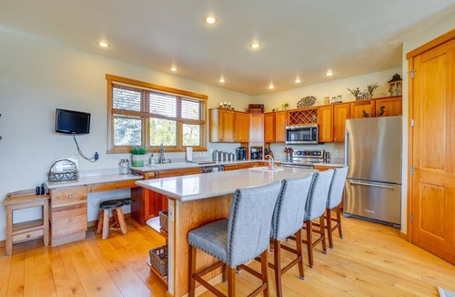 Innsbruck Val Moritz House | Private Hot Tub: Scenic Granby Vacation Rental!