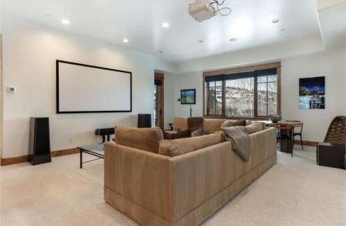 Edwards House | Private Hot Tub, Theater Room, Valet Parking and Ski & Boot Storage at Ritz Carlton