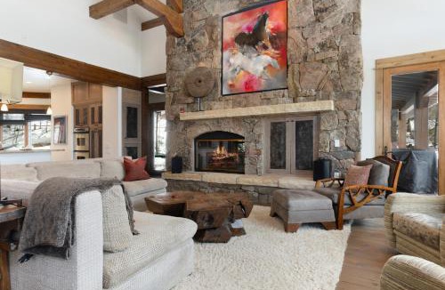 Edwards House | Private Hot Tub, Theater Room, Valet Parking and Ski & Boot Storage at Ritz Carlton