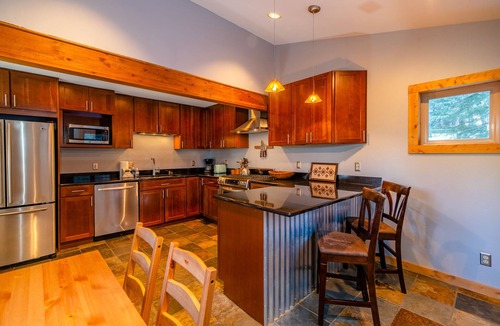 Alma Cabin | Private Mountainside Perch with Hot Tub/Pet Friendly/Retro Chic - Alpine Haus